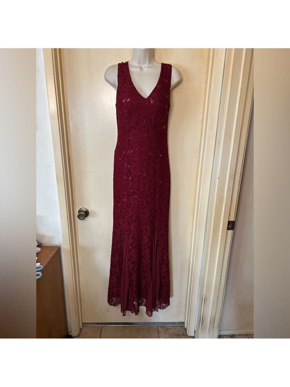 Eureka Burgundy Sequin Sleeveless Formal Gown size S
